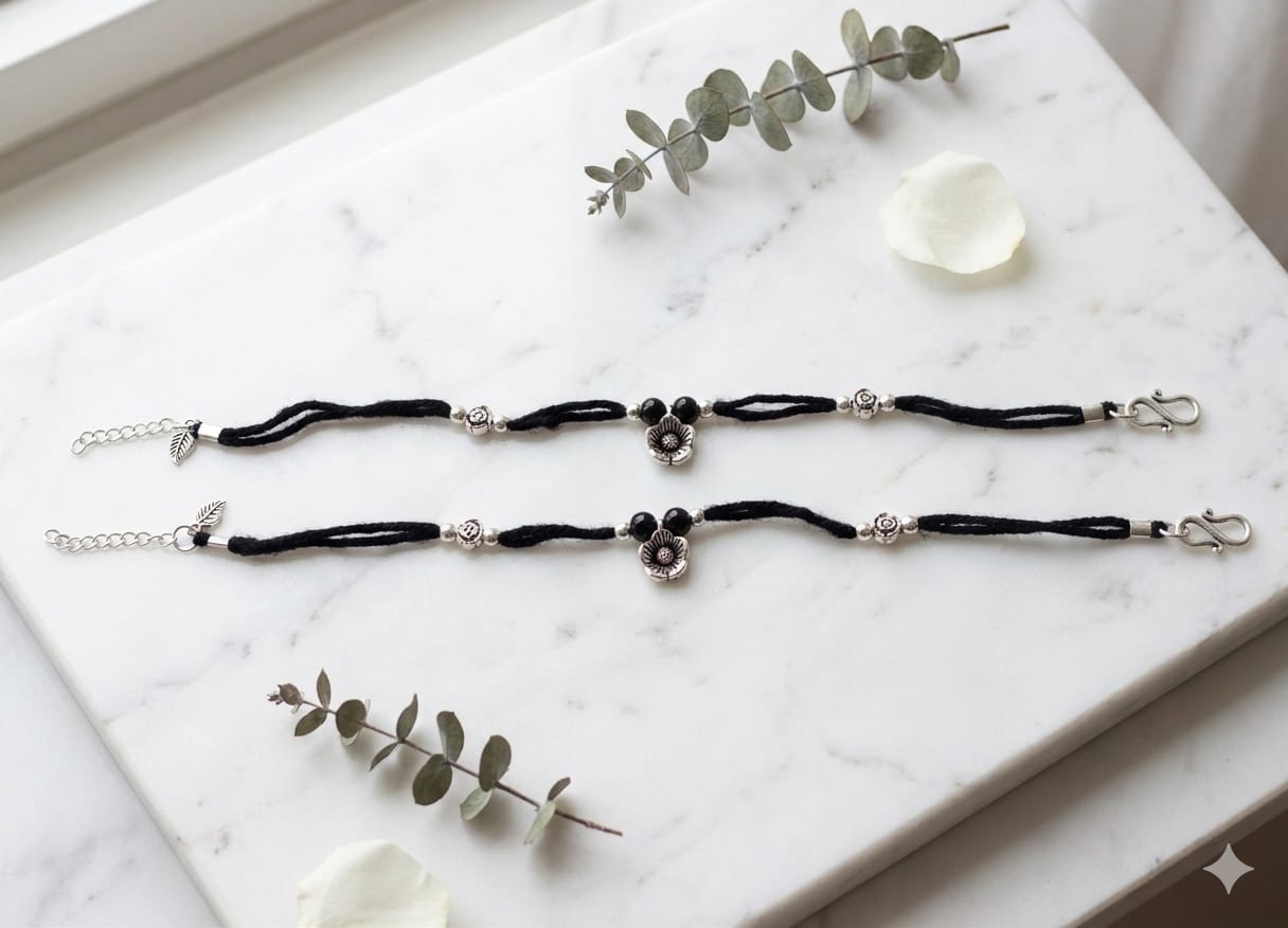 Beautiful Black Beads Flower Anklet - Image 4